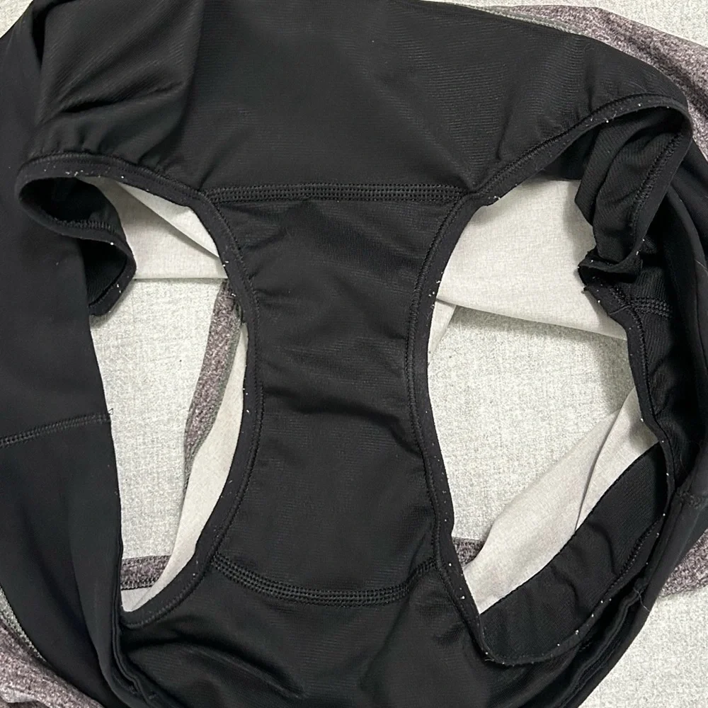 ❗️SOLD❗️lululemon 2.5” speed up lined shorts - Picture 6 of 6